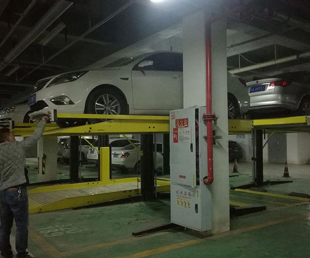 兩柱簡易升降機械車位短租